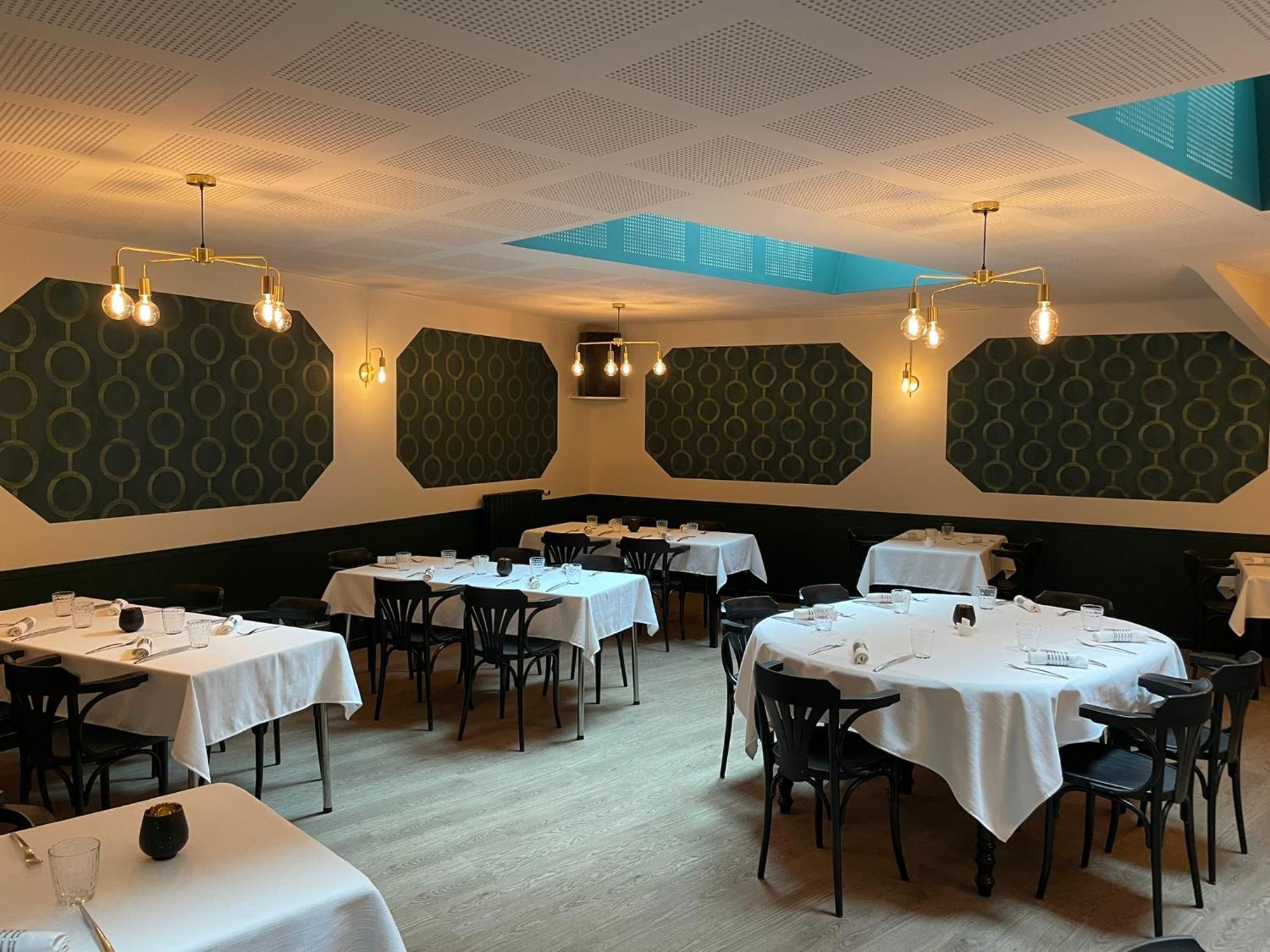 Restaurant Hotel Logis Chez Sophie Briouze エクステリア 写真