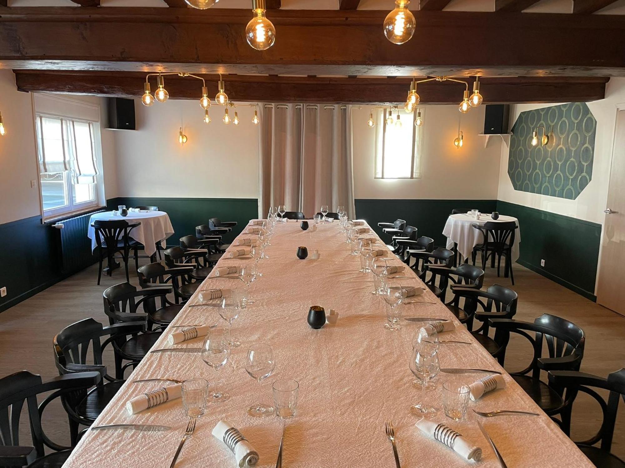 Restaurant Hotel Logis Chez Sophie Briouze エクステリア 写真