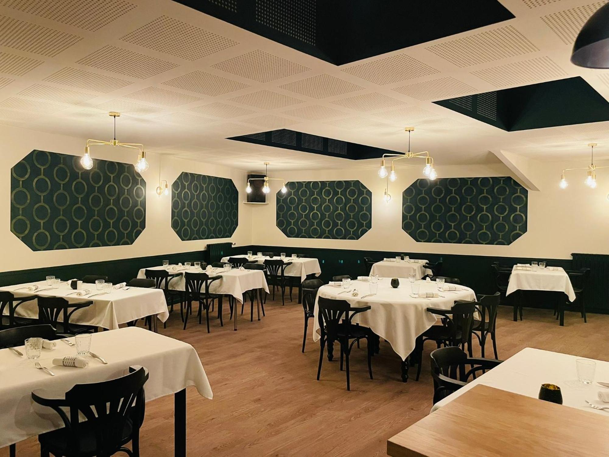 Restaurant Hotel Logis Chez Sophie Briouze エクステリア 写真
