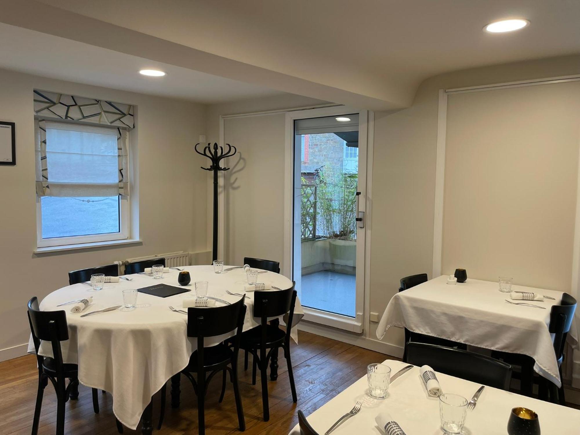 Restaurant Hotel Logis Chez Sophie Briouze エクステリア 写真