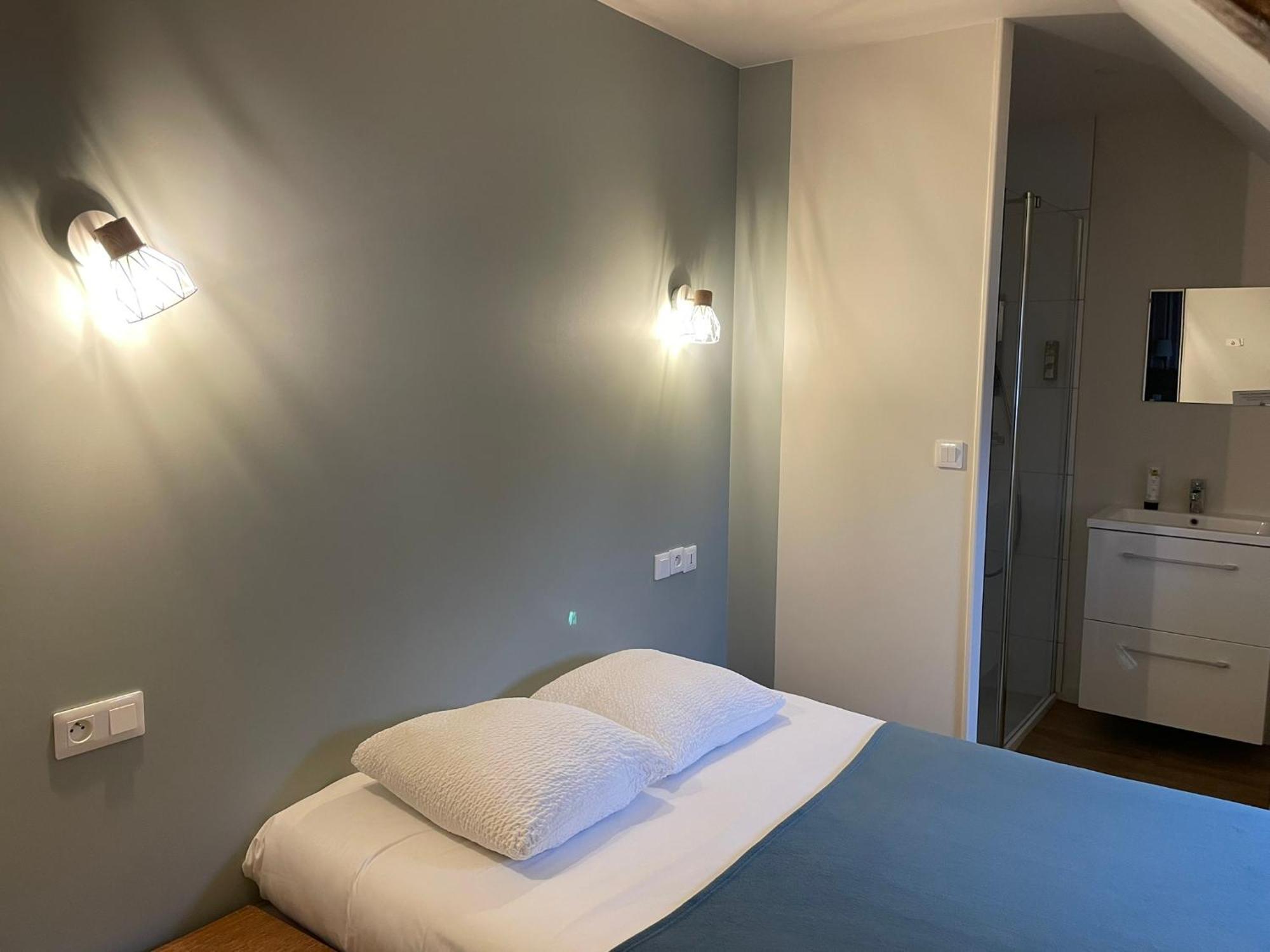 Restaurant Hotel Logis Chez Sophie Briouze エクステリア 写真